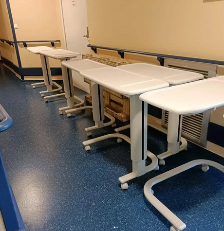 Renouvellement de tables adaptables dans un centre de rééducation