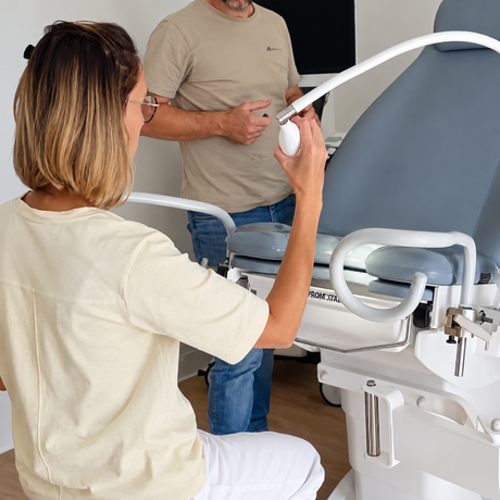Fauteuil Promotal, colposcope Leisegang, autoclave Euronda et lampe LID : Installation d'un cabinet de gynécologie à Itxassou